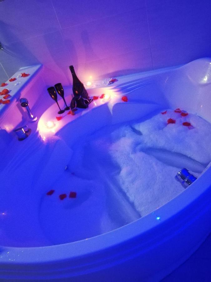 V&M Suite Con Jacuzzi Ostuni Eksteriør billede