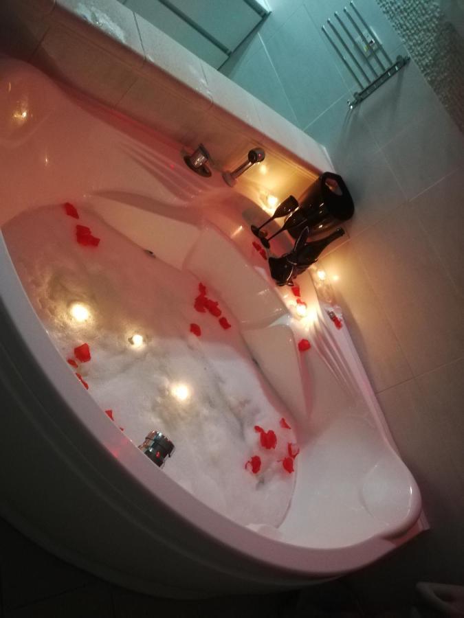 V&M Suite Con Jacuzzi Ostuni Eksteriør billede